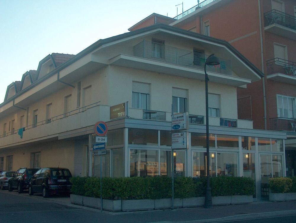 Hotel Trevi Cesenatico Exterior foto